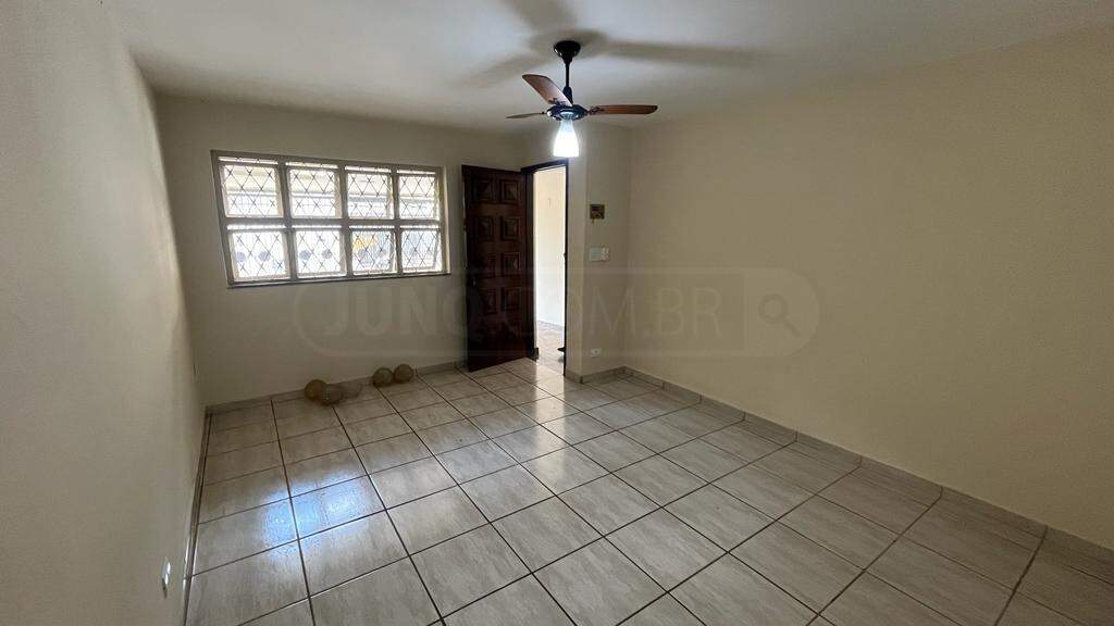 Casa para alugar, 3 quartos, sendo 1 suíte, 2 vagas, no bairro Nova América em Piracicaba - SP