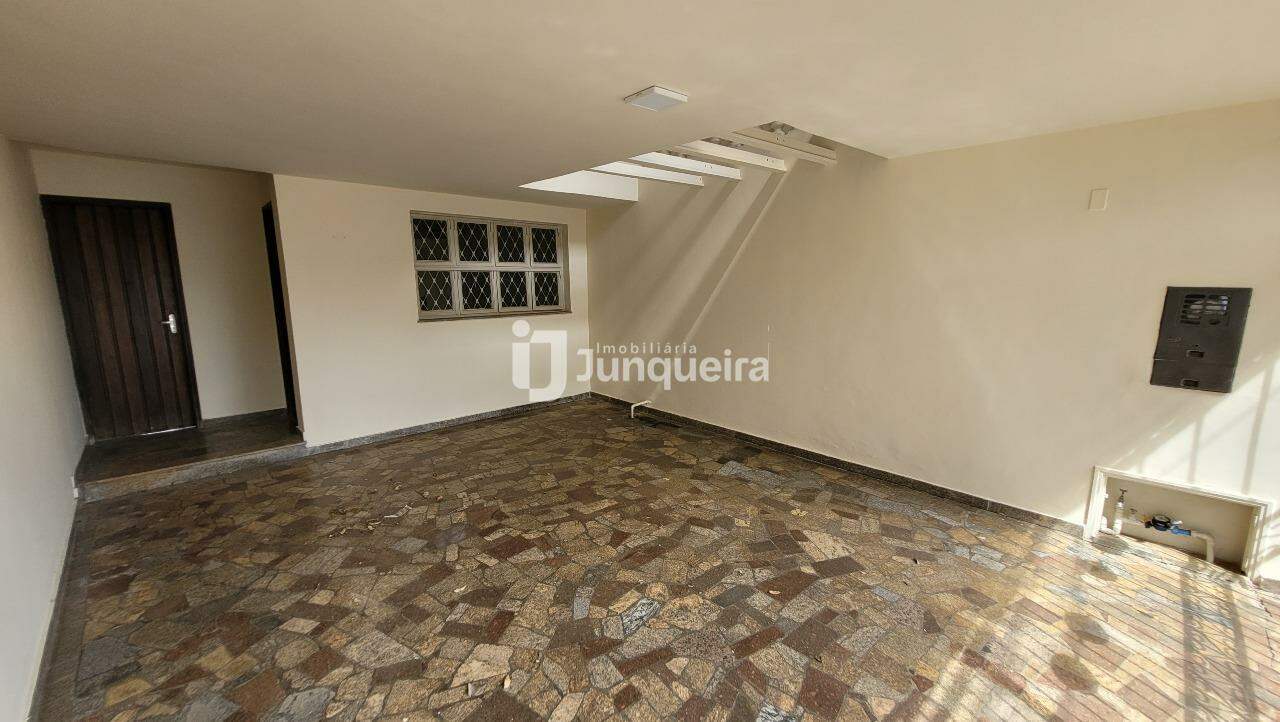 Casa para alugar, 3 quartos, sendo 1 suíte, 2 vagas, no bairro Nova América em Piracicaba - SP
