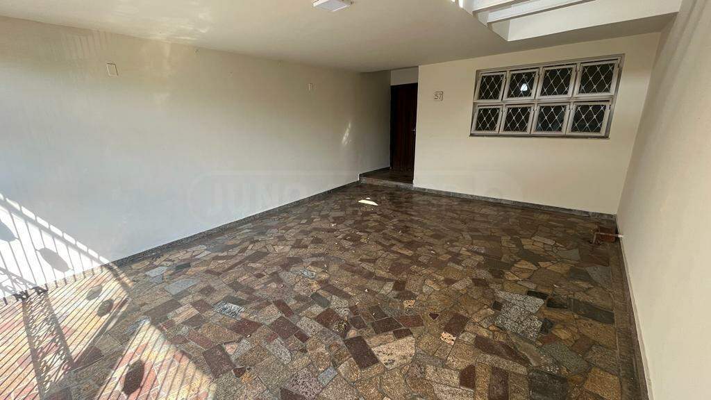 Casa para alugar, 3 quartos, sendo 1 suíte, 2 vagas, no bairro Nova América em Piracicaba - SP