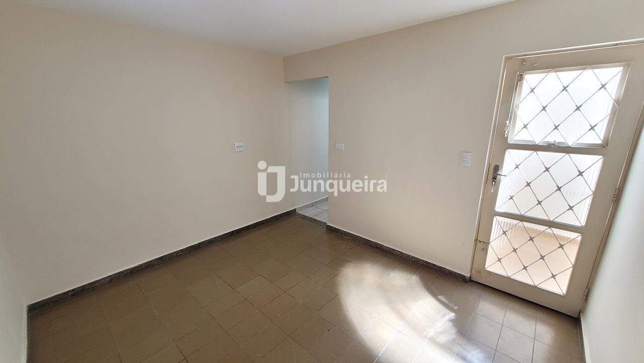 Casa para alugar, 3 quartos, sendo 1 suíte, 2 vagas, no bairro Nova América em Piracicaba - SP