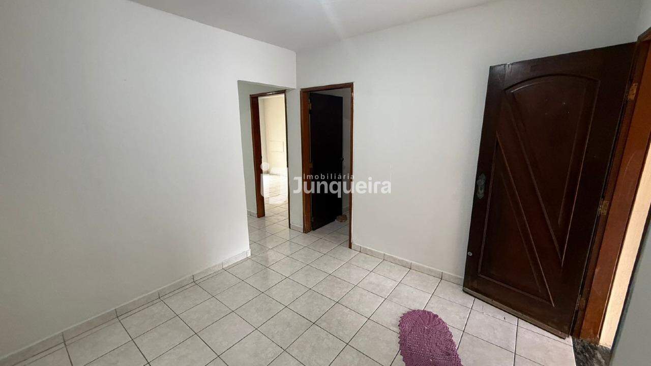 Casa para alugar, 2 quartos, 2 vagas, no bairro Santa Terezinha em Piracicaba - SP