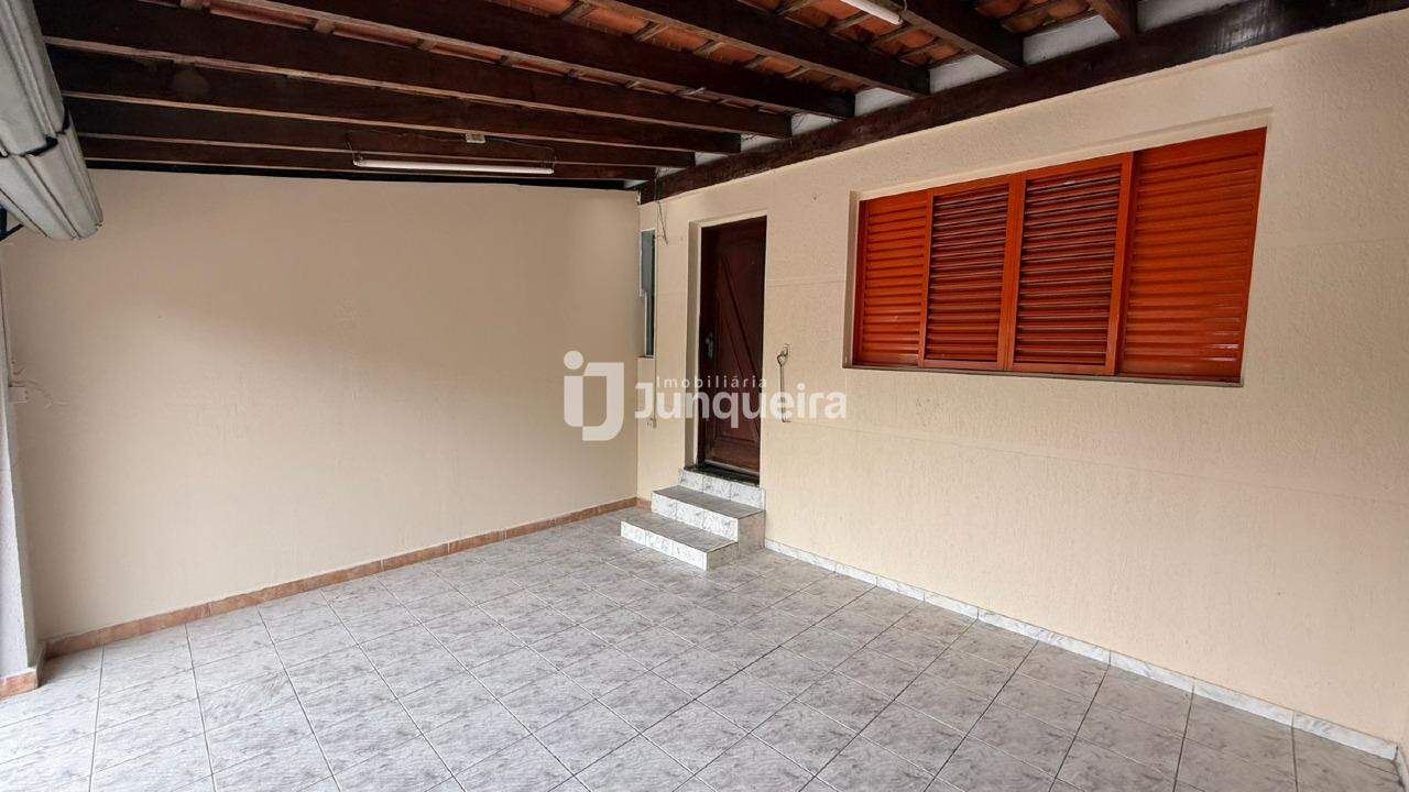Casa para alugar, 2 quartos, 2 vagas, no bairro Santa Terezinha em Piracicaba - SP