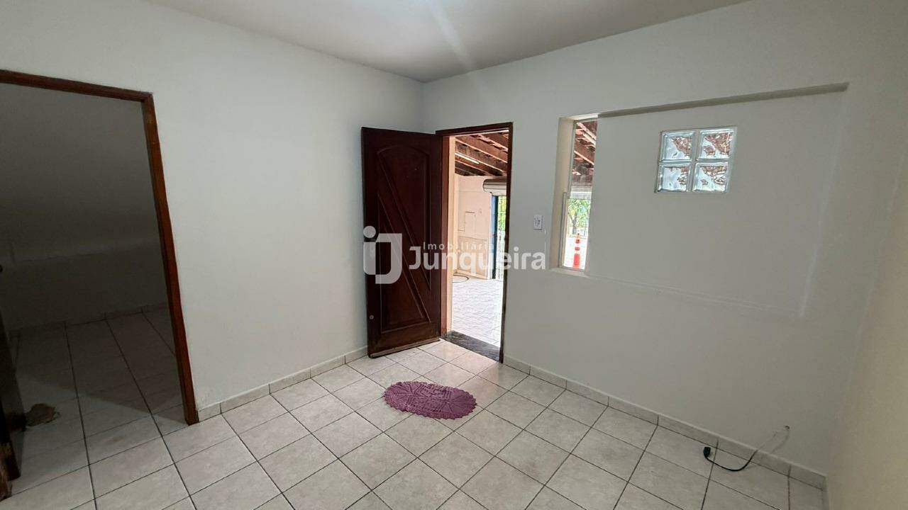 Casa para alugar, 2 quartos, 2 vagas, no bairro Santa Terezinha em Piracicaba - SP