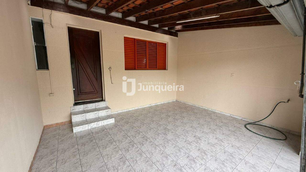 Casa para alugar, 2 quartos, 2 vagas, no bairro Santa Terezinha em Piracicaba - SP