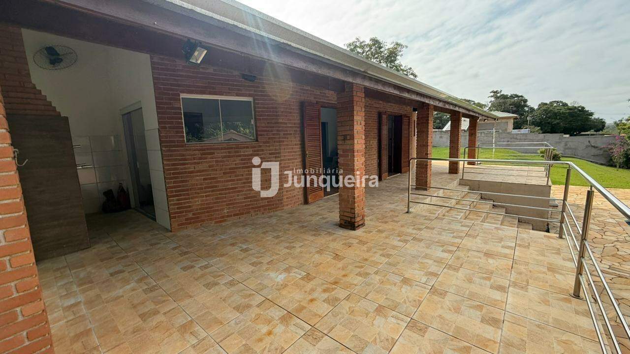 Chácara para alugar, 2 quartos, sendo 1 suíte, 12 vagas, no bairro Colinas do Piracicaba Artemis em Piracicaba - SP