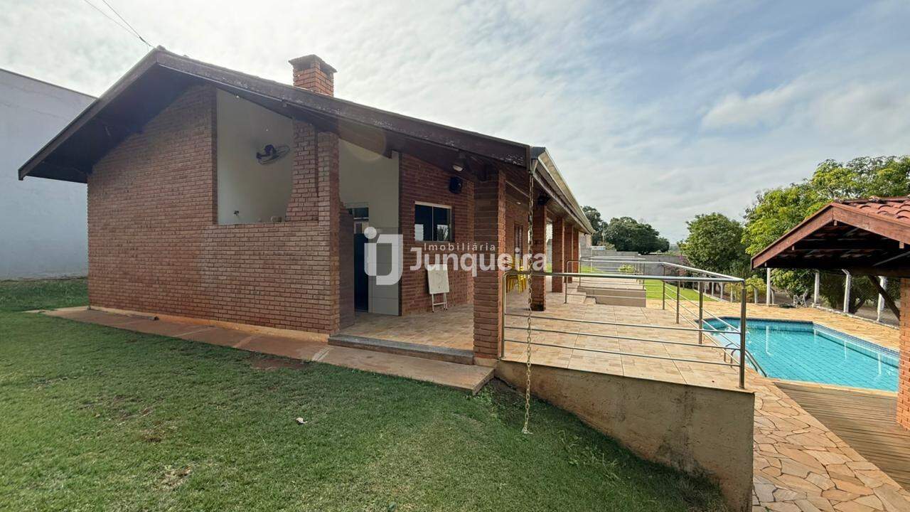 Chácara para alugar, 2 quartos, sendo 1 suíte, 12 vagas, no bairro Colinas do Piracicaba Artemis em Piracicaba - SP