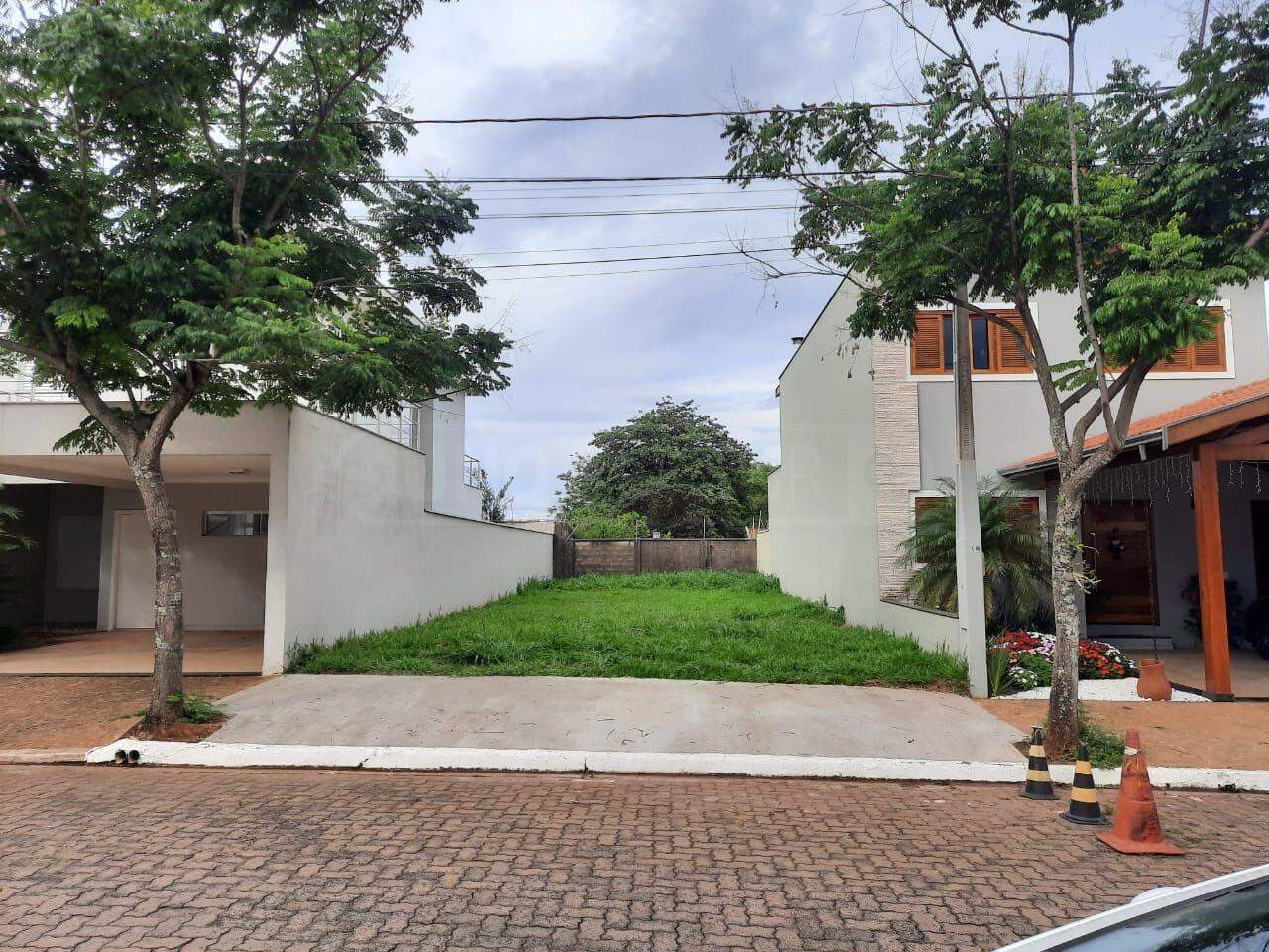Terreno em Condomínio à venda no Convivio São Francisco, no bairro Convívio São Francisco em Piracicaba - SP