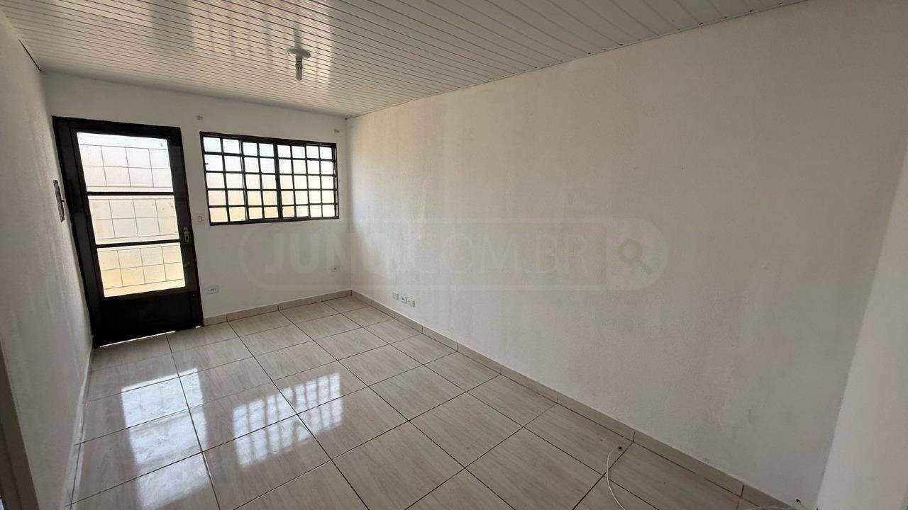 Casa para alugar, 2 quartos, 2 vagas, no bairro Santa Terezinha em Piracicaba - SP