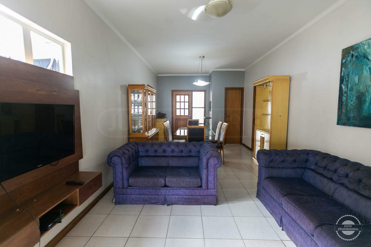 Casa em Condomínio à venda no Villagio Verdi, 4 quartos, sendo 2 suítes, 4 vagas, no bairro Dois Córregos em Piracicaba - SP