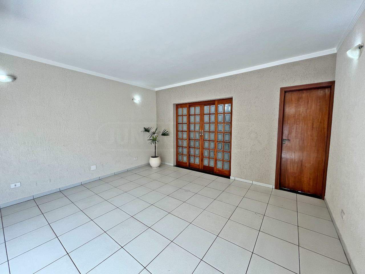 Casa à venda, 3 quartos, sendo 1 suíte, 2 vagas, no bairro Santa Terezinha em Piracicaba - SP