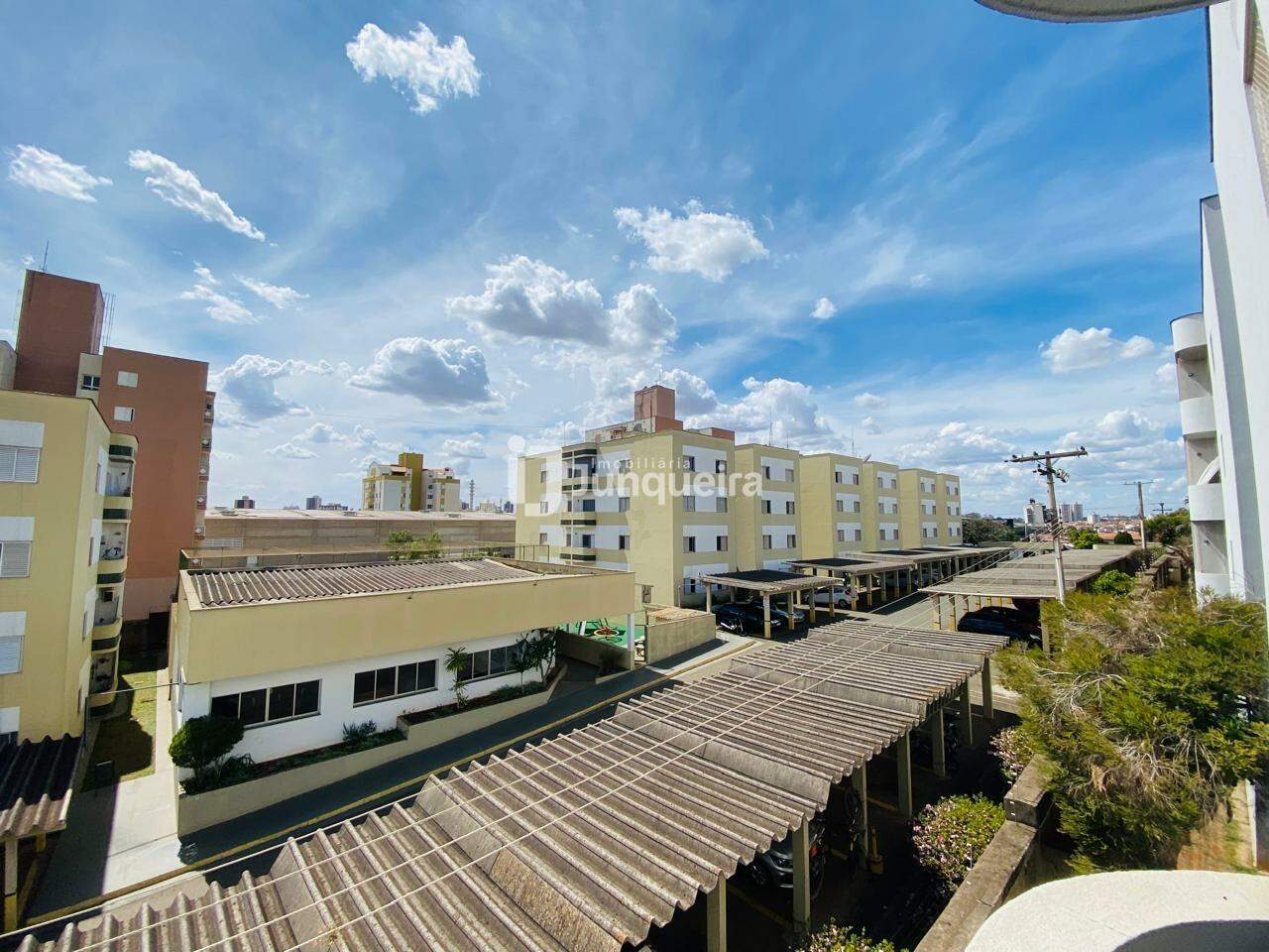 Apartamento à venda no Portal das Flores, 2 quartos, sendo 1 suíte, 1 vaga, no bairro Jardim Caxambu em Piracicaba - SP
