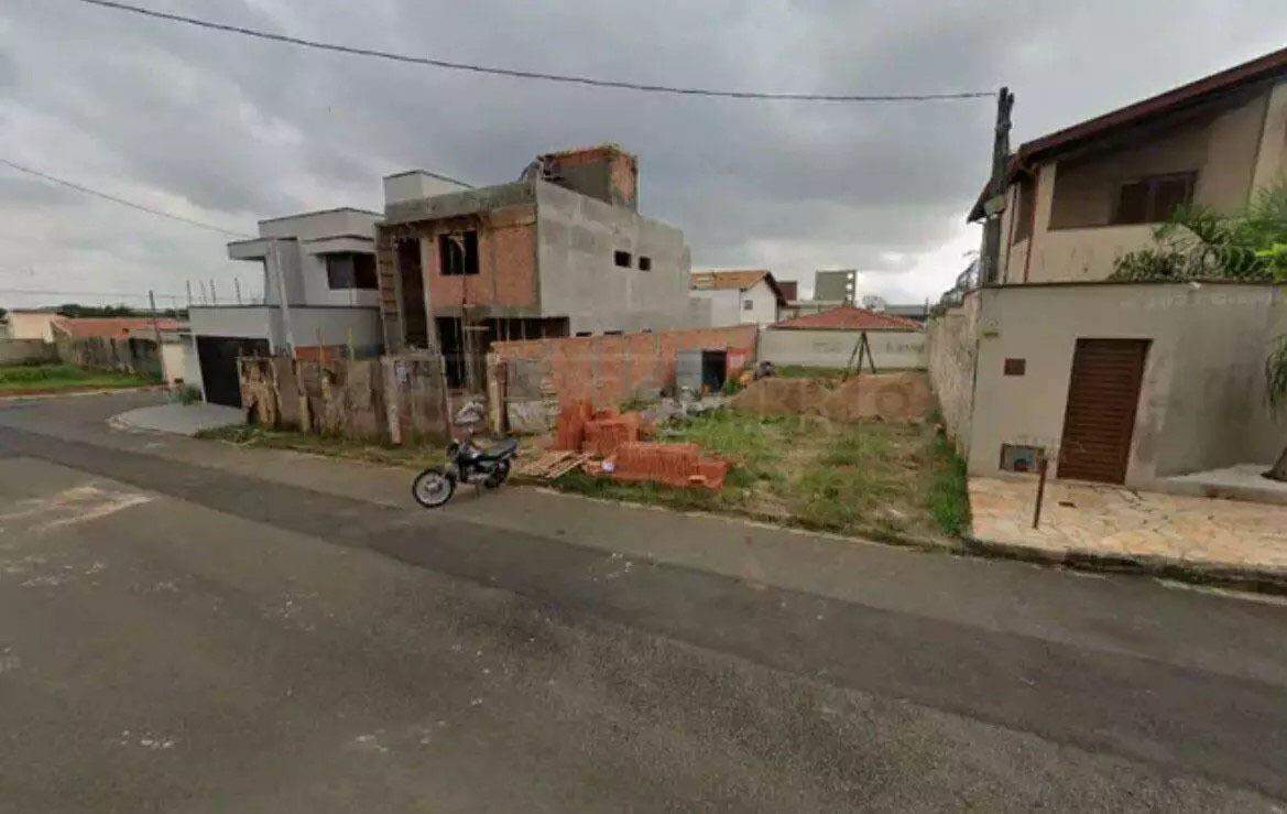 Terreno à venda, no bairro Parque Santa Cecília em Piracicaba - SP