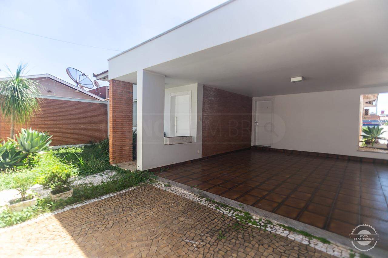 Casa à venda, 3 quartos, sendo 3 suítes, 2 vagas, no bairro Centro em Rio das Pedras - SP