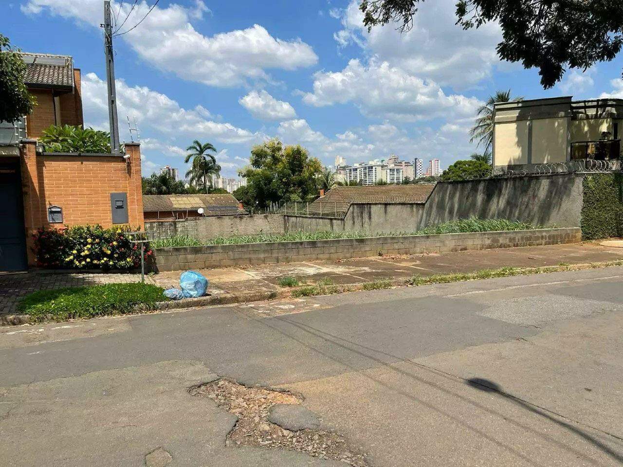 Terreno à venda, no bairro Vila Rezende em Piracicaba - SP