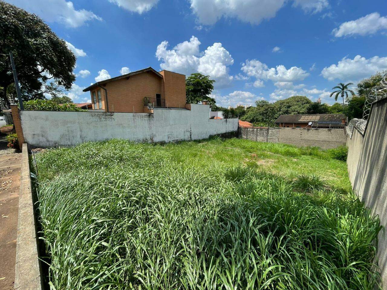 Terreno à venda, no bairro Vila Rezende em Piracicaba - SP