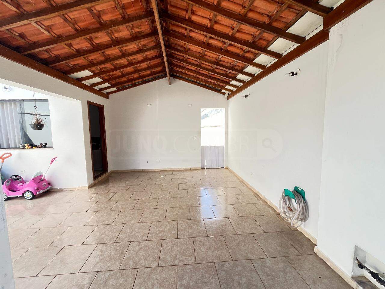 Casa à venda, 2 quartos, 2 vagas, no bairro Centro em Saltinho - SP