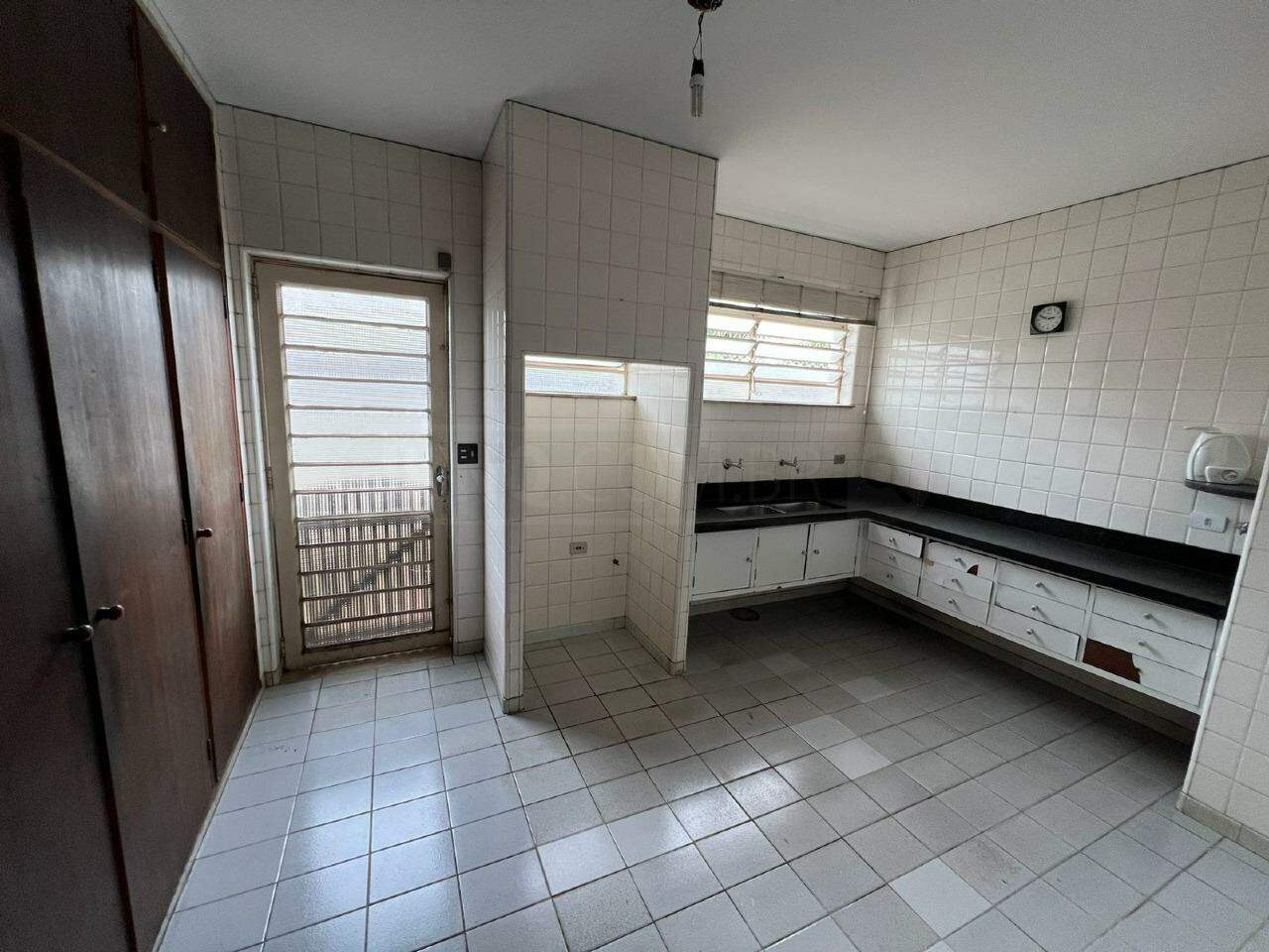 Casa à venda, 6 quartos, sendo 1 suíte, 2 vagas, no bairro Vila Independência em Piracicaba - SP