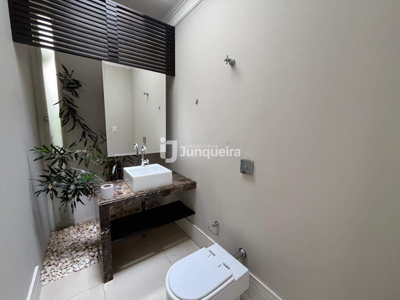 Casa em Condomínio para alugar no Residencial Recanto dos Jatobás, 3 quartos, sendo 3 suítes, 4 vagas, no bairro Unileste em Piracicaba - SP