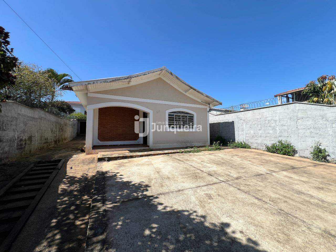 Casa para alugar, 2 quartos, 3 vagas, no bairro Parque Residencial Cambará em Rio das Pedras - SP