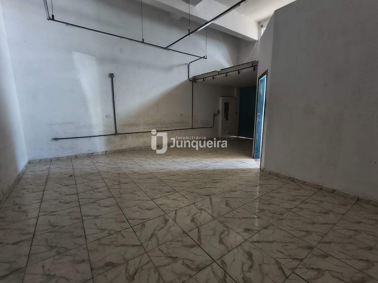Salão para alugar, no bairro Cidade Alta em Piracicaba - SP