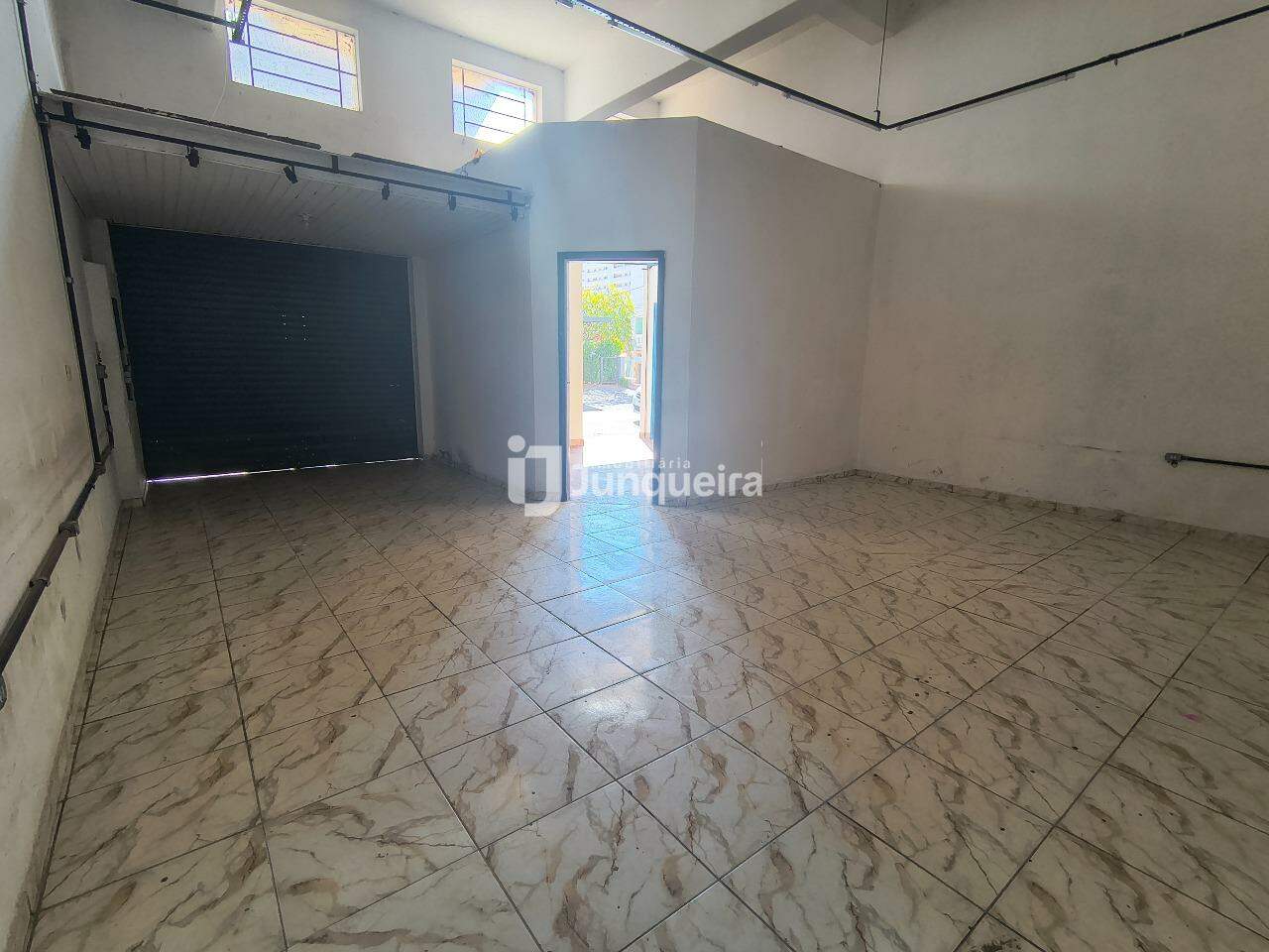 Salão para alugar, no bairro Cidade Alta em Piracicaba - SP
