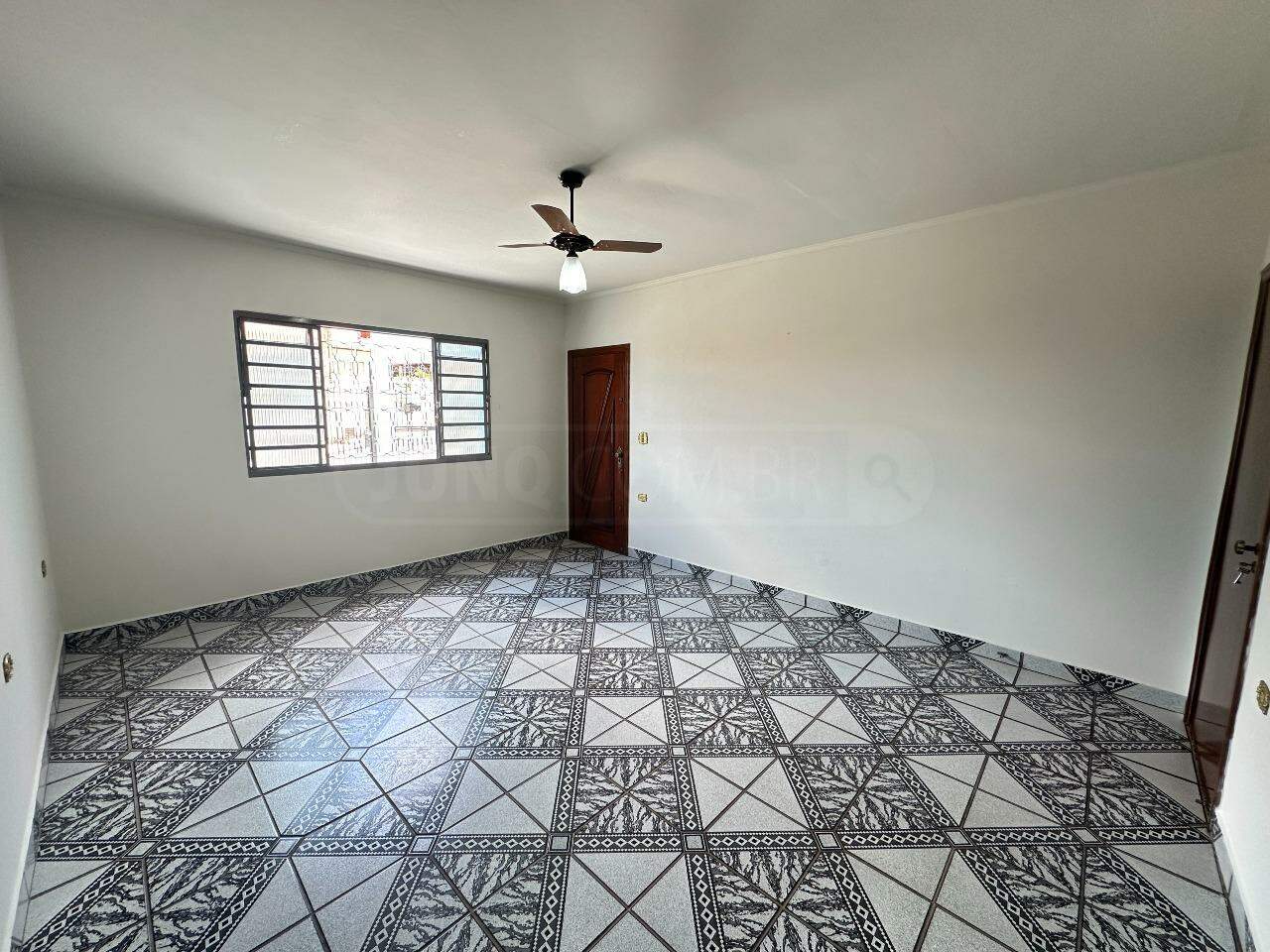 Casa para alugar, 3 quartos, sendo 1 suíte, 6 vagas, no bairro Jaraguá em Piracicaba - SP