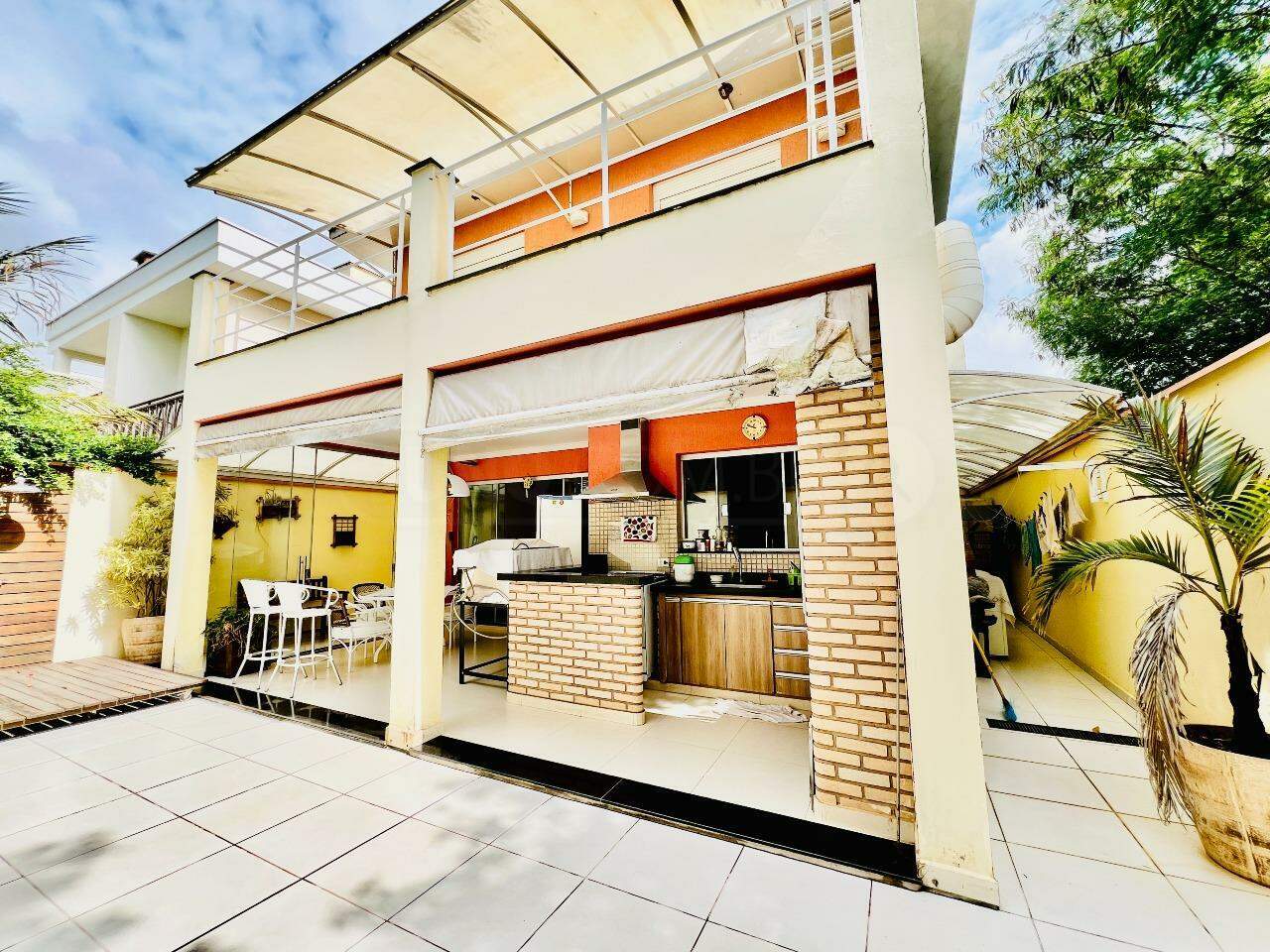 Casa em Condomínio à venda no Residencial Leão, 4 quartos, sendo 2 suítes, 2 vagas, no bairro Nova Pompéia em Piracicaba - SP