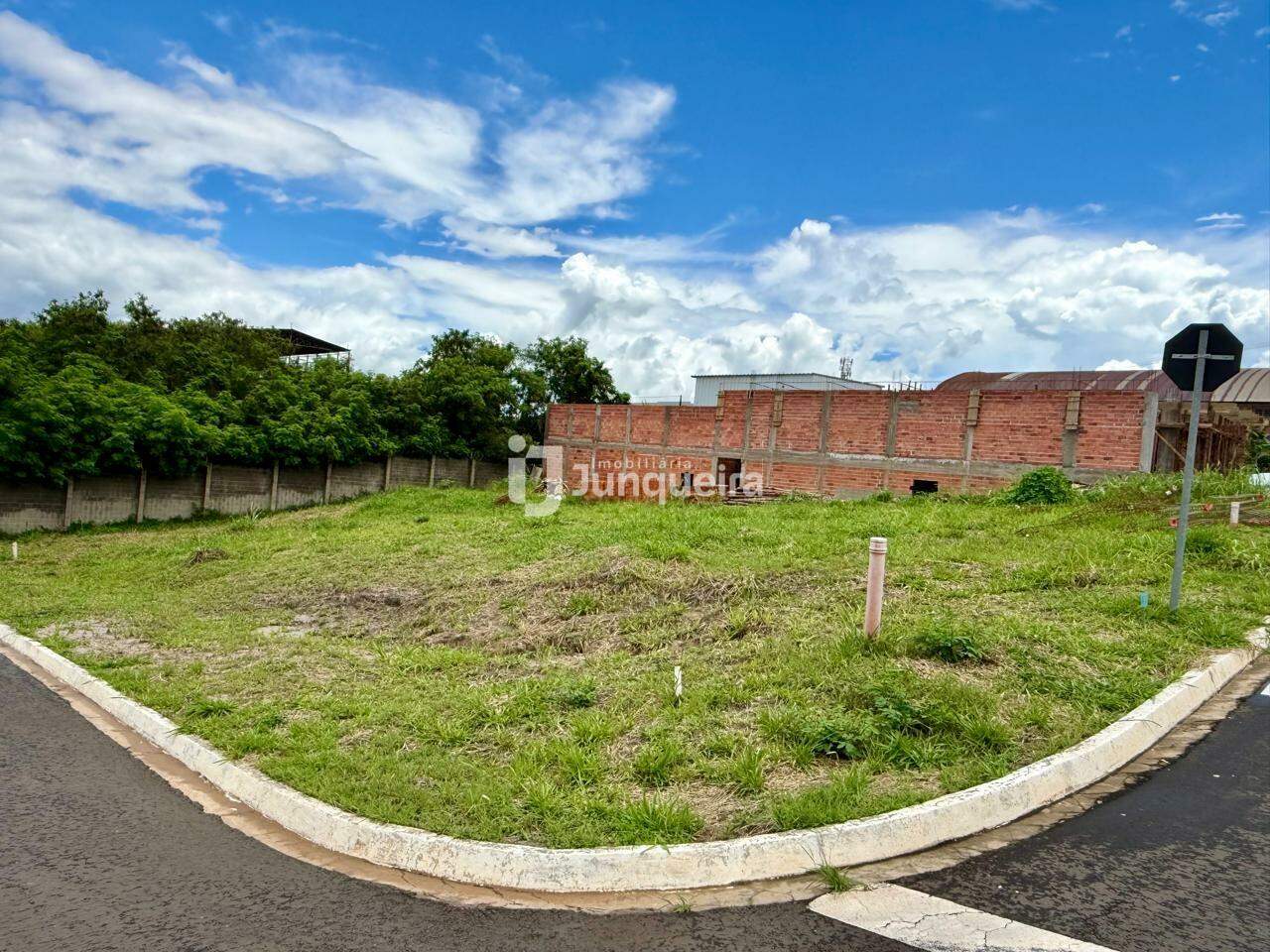 Terreno em Condomínio à venda no Terras do Sinhô III, no bairro Terras do Sinhô lll em Piracicaba - SP