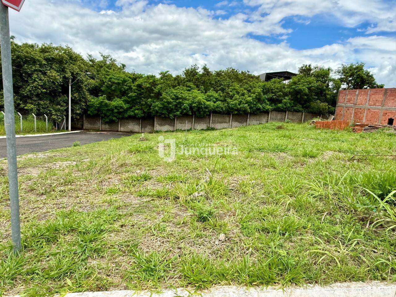 Terreno em Condomínio à venda no Terras do Sinhô III, no bairro Terras do Sinhô lll em Piracicaba - SP