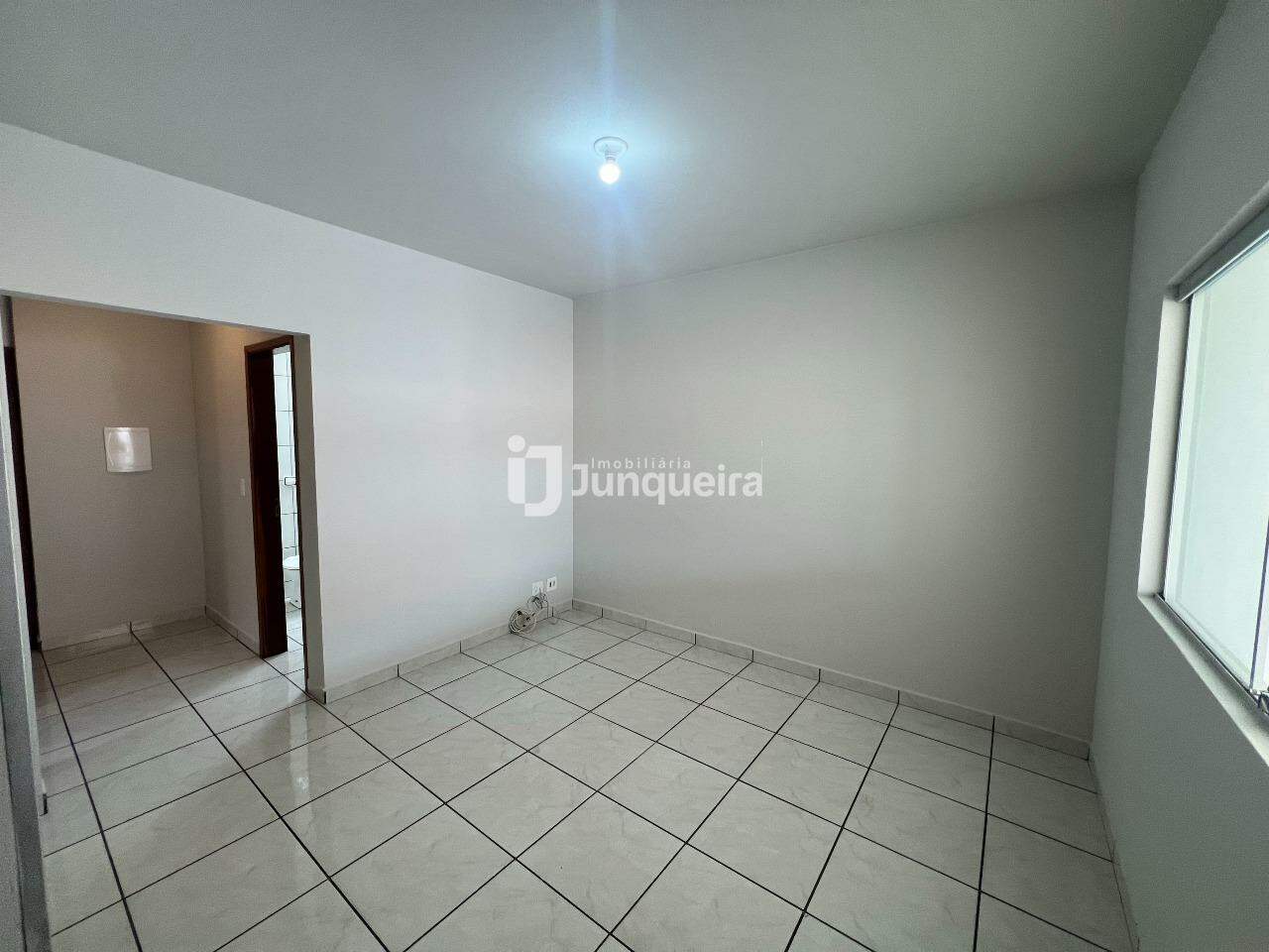 Casa para alugar, 3 quartos, sendo 1 suíte, 2 vagas, no bairro Santa Maria em Rio das Pedras - SP
