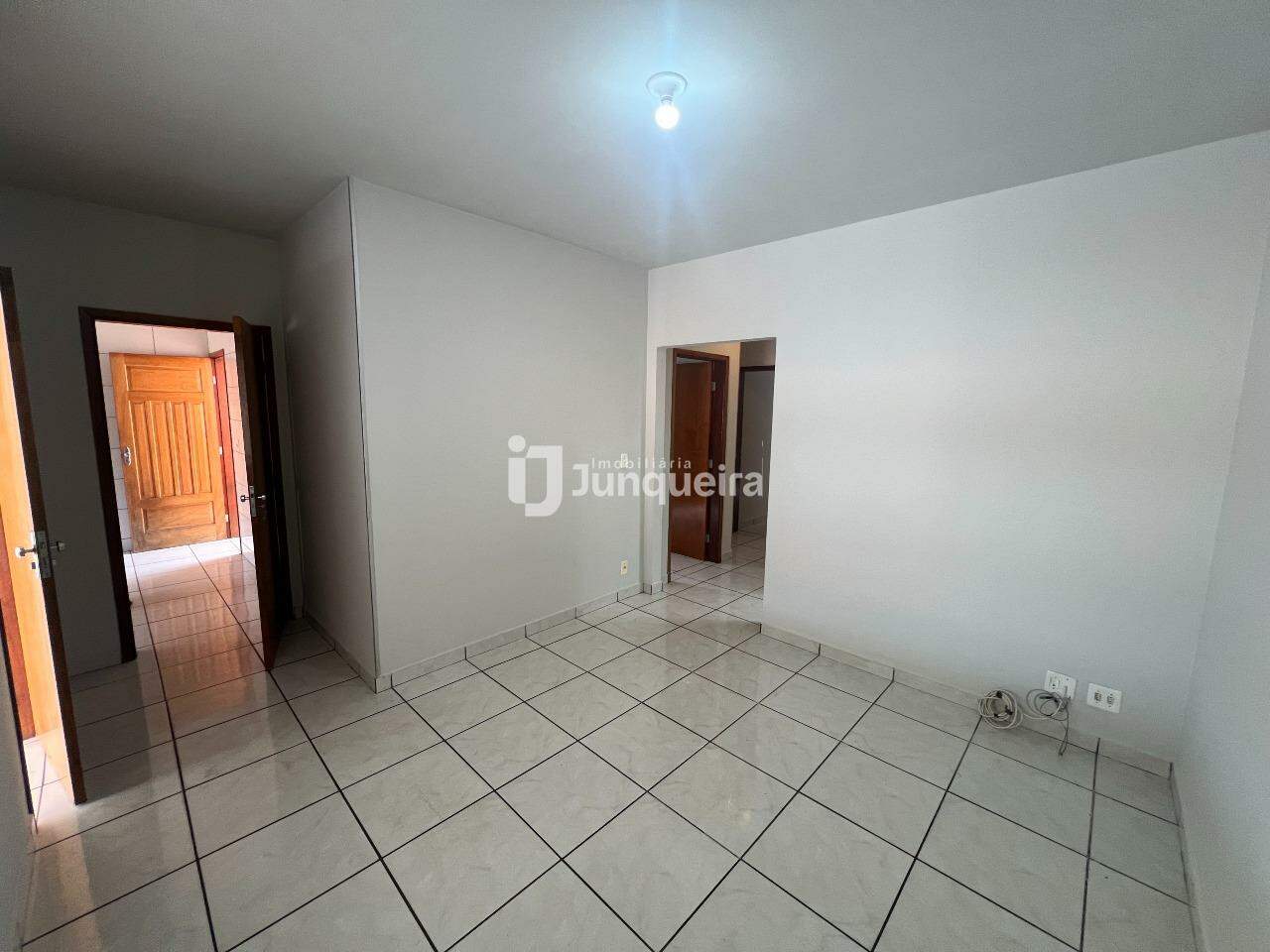 Casa para alugar, 3 quartos, sendo 1 suíte, 2 vagas, no bairro Santa Maria em Rio das Pedras - SP