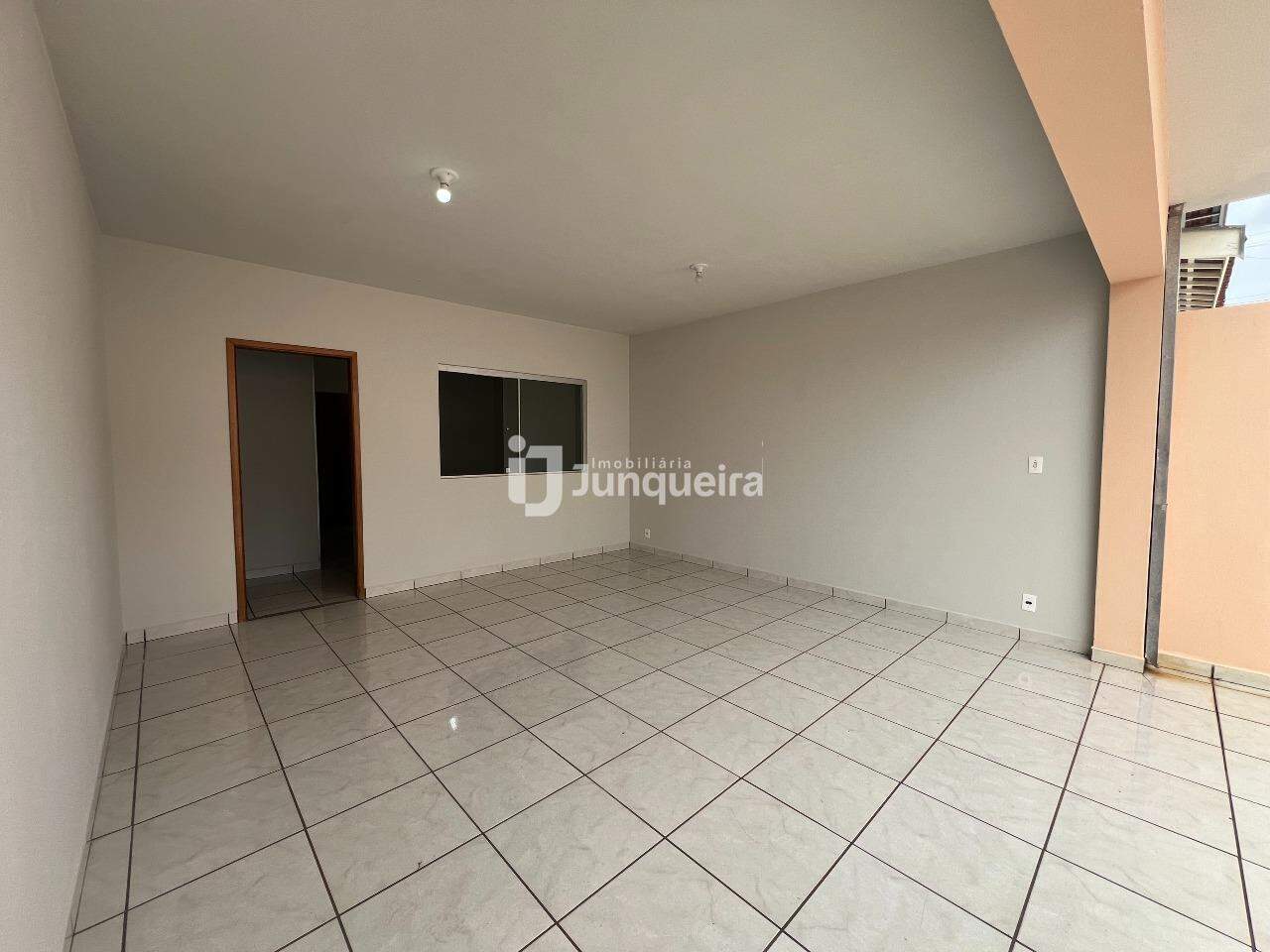 Casa para alugar, 3 quartos, sendo 1 suíte, 2 vagas, no bairro Santa Maria em Rio das Pedras - SP