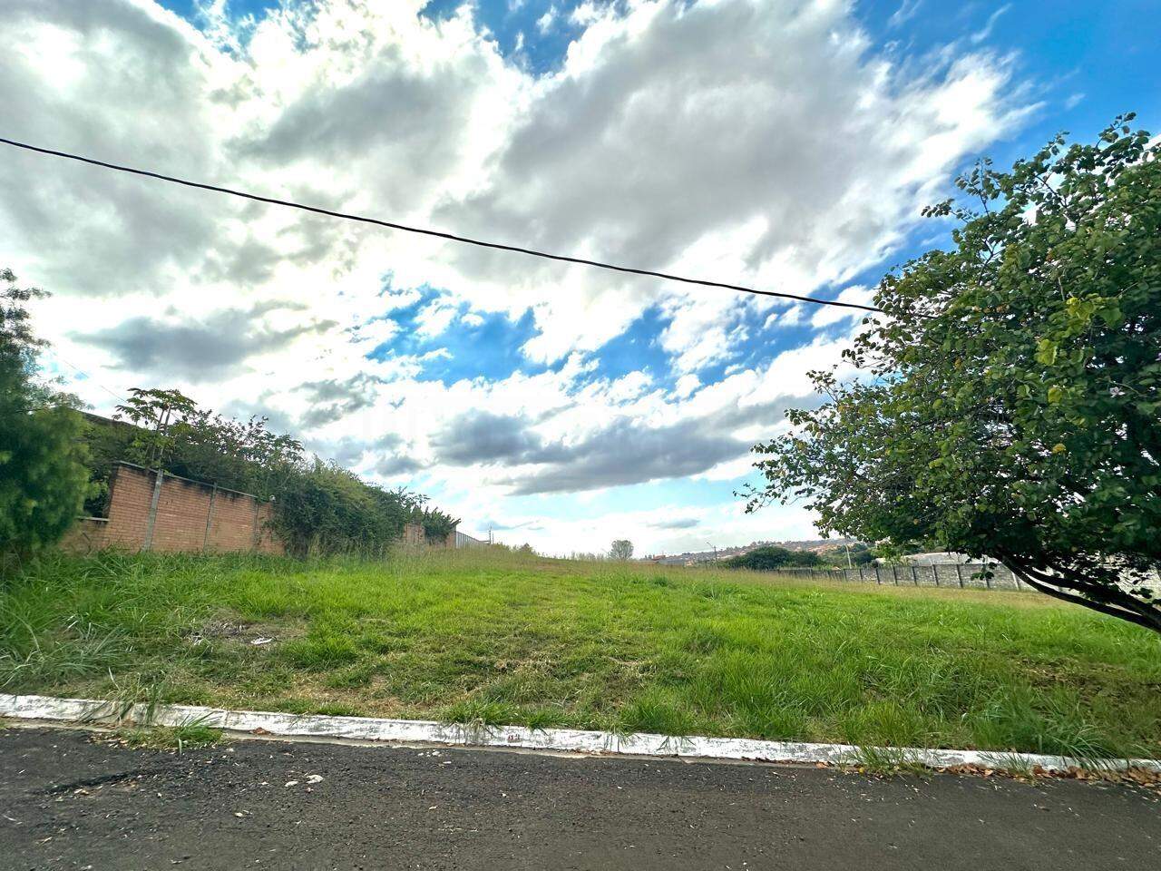 Terreno em Condomínio à venda no Park Campestre II, no bairro Campestre em Piracicaba - SP