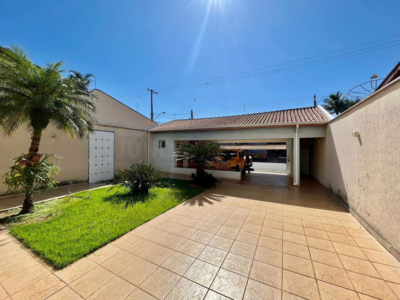 Casa à venda, 3 quartos, sendo 1 suíte, 4 vagas, no bairro Parque Santa Cecília em Piracicaba - SP