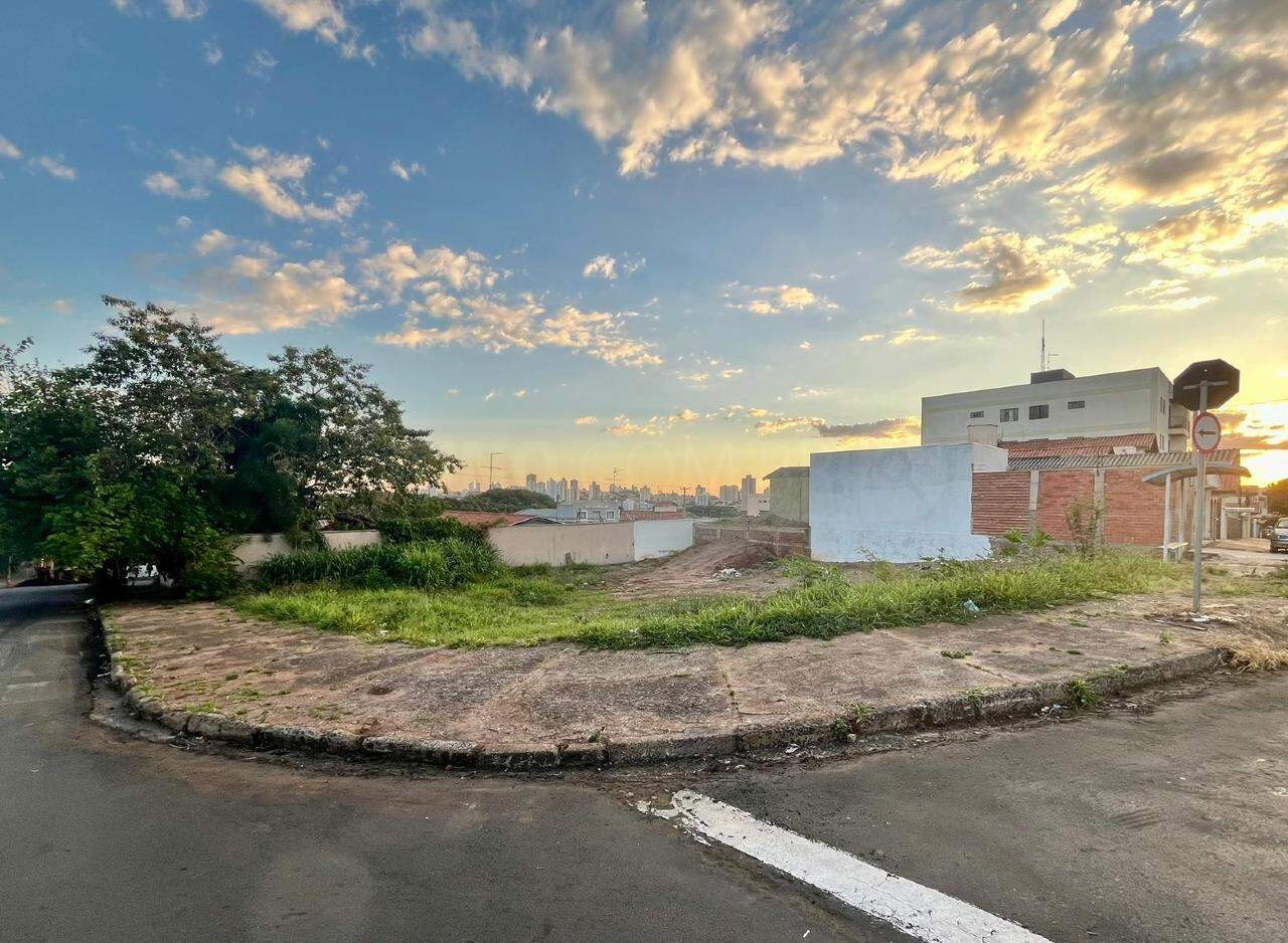 Terreno à venda, no bairro Jardim Brasília em Piracicaba - SP