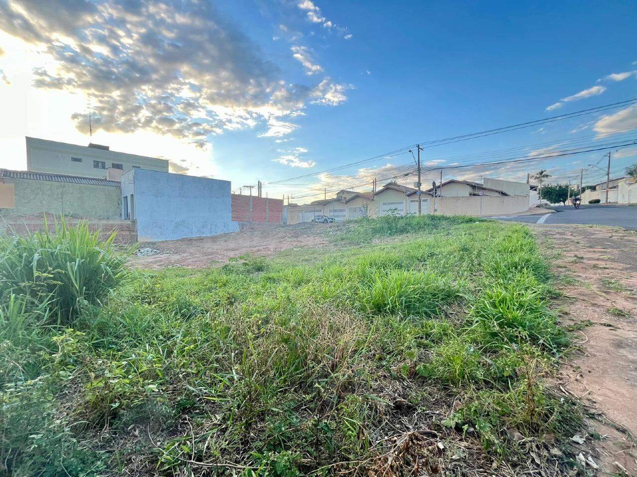 Terreno à venda, no bairro Jardim Brasília em Piracicaba - SP