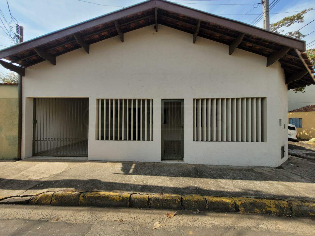 Casa para alugar, 2 quartos, 2 vagas, no bairro Vila Rezende em Piracicaba - SP