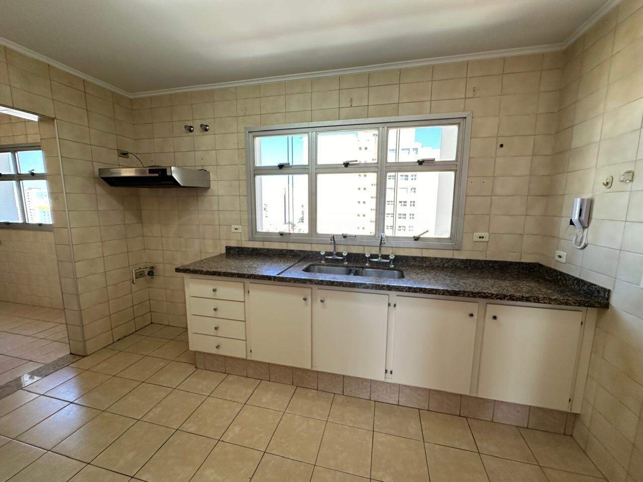 Apartamento à venda no Edifício Mahakech, 3 quartos, sendo 1 suíte, 2 vagas, no bairro Centro em Piracicaba - SP