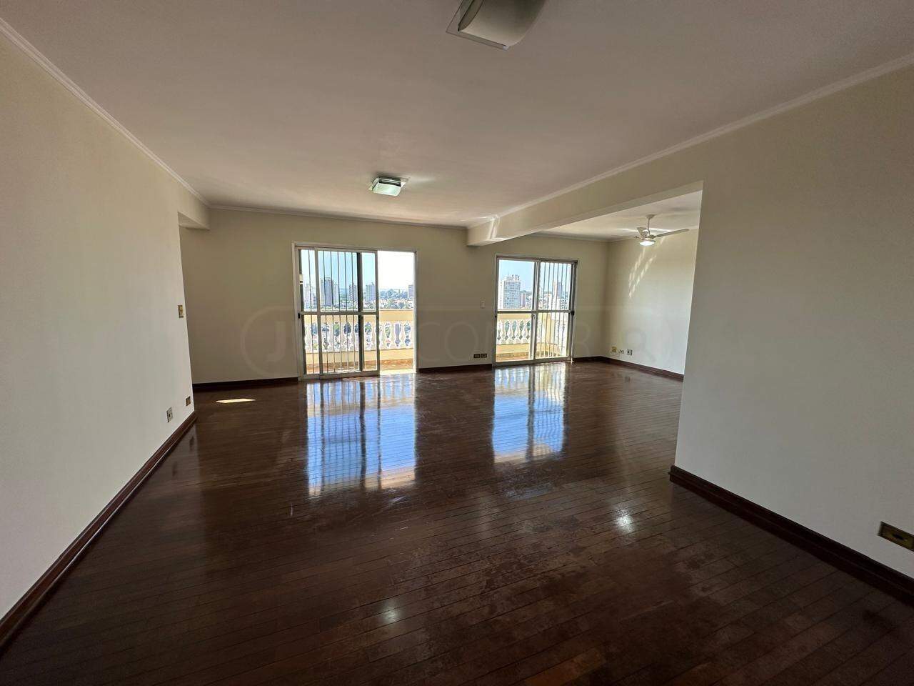 Apartamento à venda no Edifício Mahakech, 3 quartos, sendo 1 suíte, 2 vagas, no bairro Centro em Piracicaba - SP