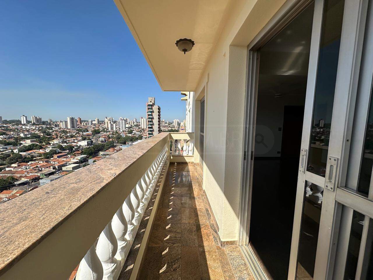 Apartamento à venda no Edifício Mahakech, 3 quartos, sendo 1 suíte, 2 vagas, no bairro Centro em Piracicaba - SP