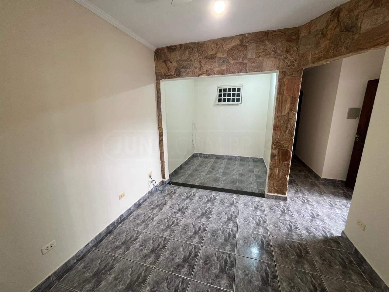 Casa para alugar, 3 quartos, sendo 1 suíte, 2 vagas, no bairro Conjunto Residencial Mário Dedini em Piracicaba - SP