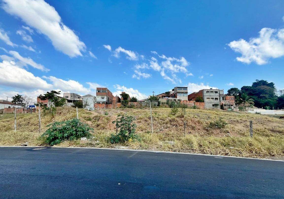 Terreno à venda, no bairro Jardim dos Manacás em Piracicaba - SP