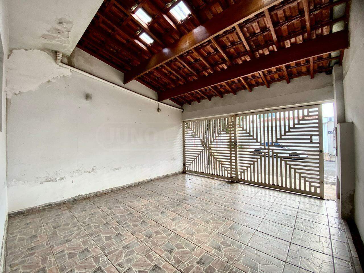 Casa à venda, 4 quartos, sendo 1 suíte, 2 vagas, no bairro Jardim Panorama Ii em Piracicaba - SP