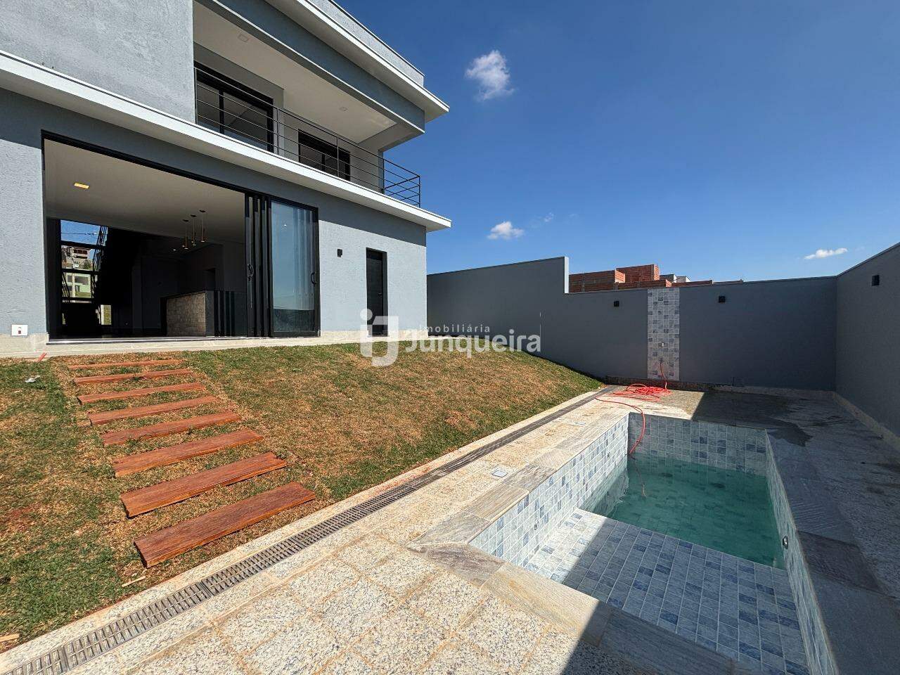 Casa em Condomínio à venda no Canadá Residencial, 4 quartos, sendo 3 suítes, 4 vagas, no bairro Canadá Residencial em Piracicaba - SP