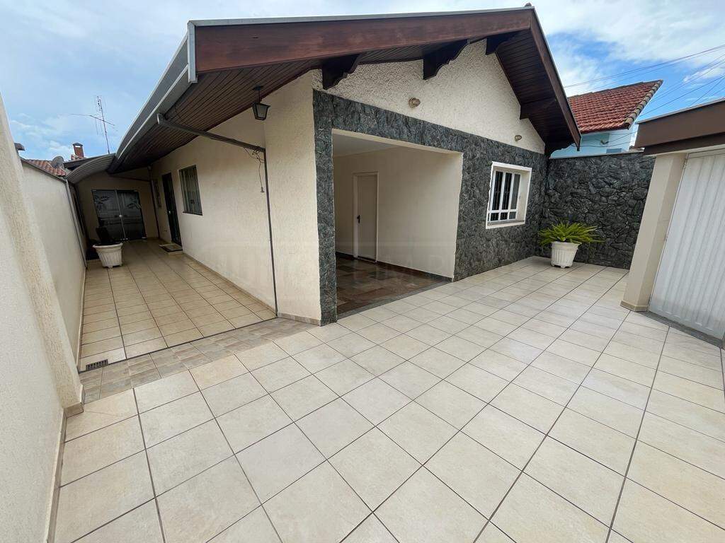 Casa à venda, 3 quartos, 2 vagas, no bairro Santa Terezinha em Piracicaba - SP