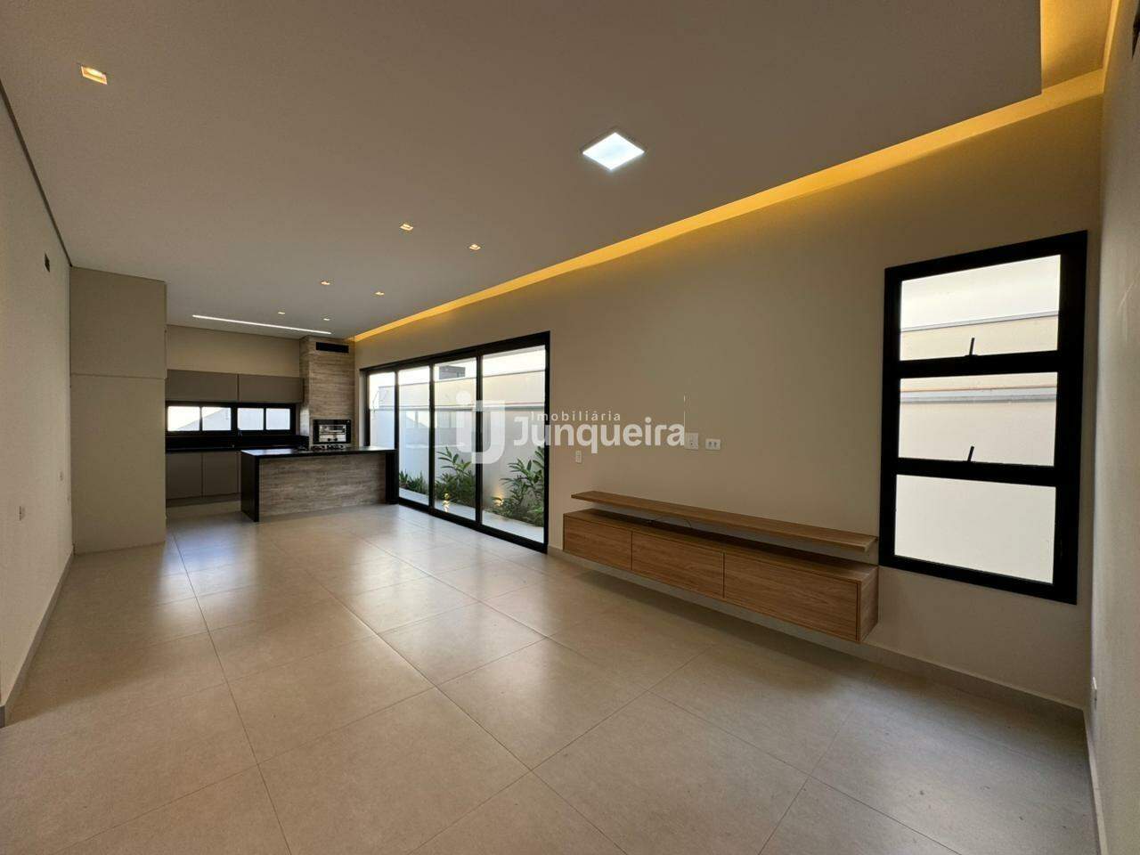 Casa em Condomínio à venda no Park Unimep Taquaral, 3 quartos, sendo 1 suíte, 4 vagas, no bairro Taquaral em Piracicaba - SP