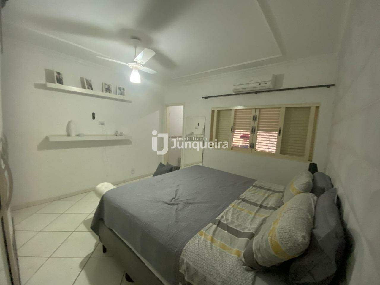 Casa à venda, 2 quartos, sendo 1 suíte, 2 vagas, no bairro Conjunto Residencial Mário Dedini em Piracicaba - SP