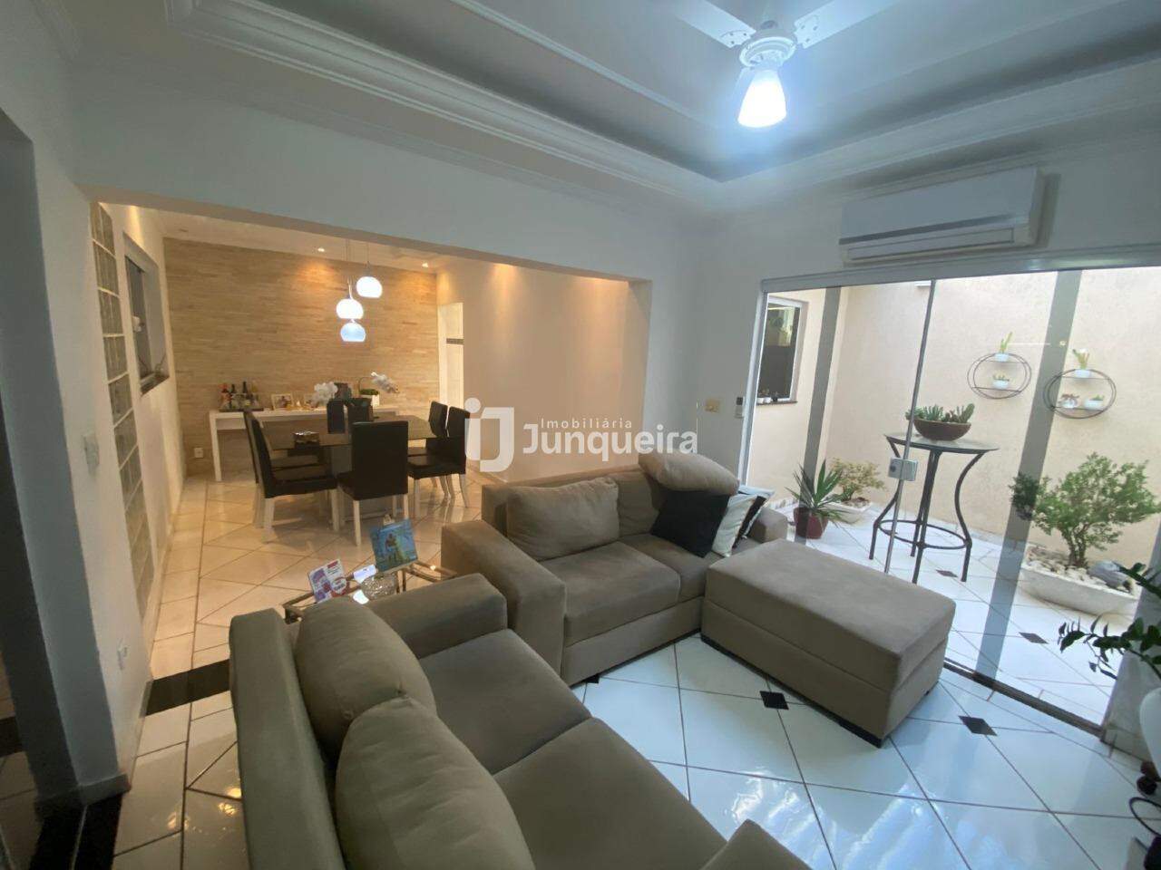 Casa à venda, 2 quartos, sendo 1 suíte, 2 vagas, no bairro Conjunto Residencial Mário Dedini em Piracicaba - SP