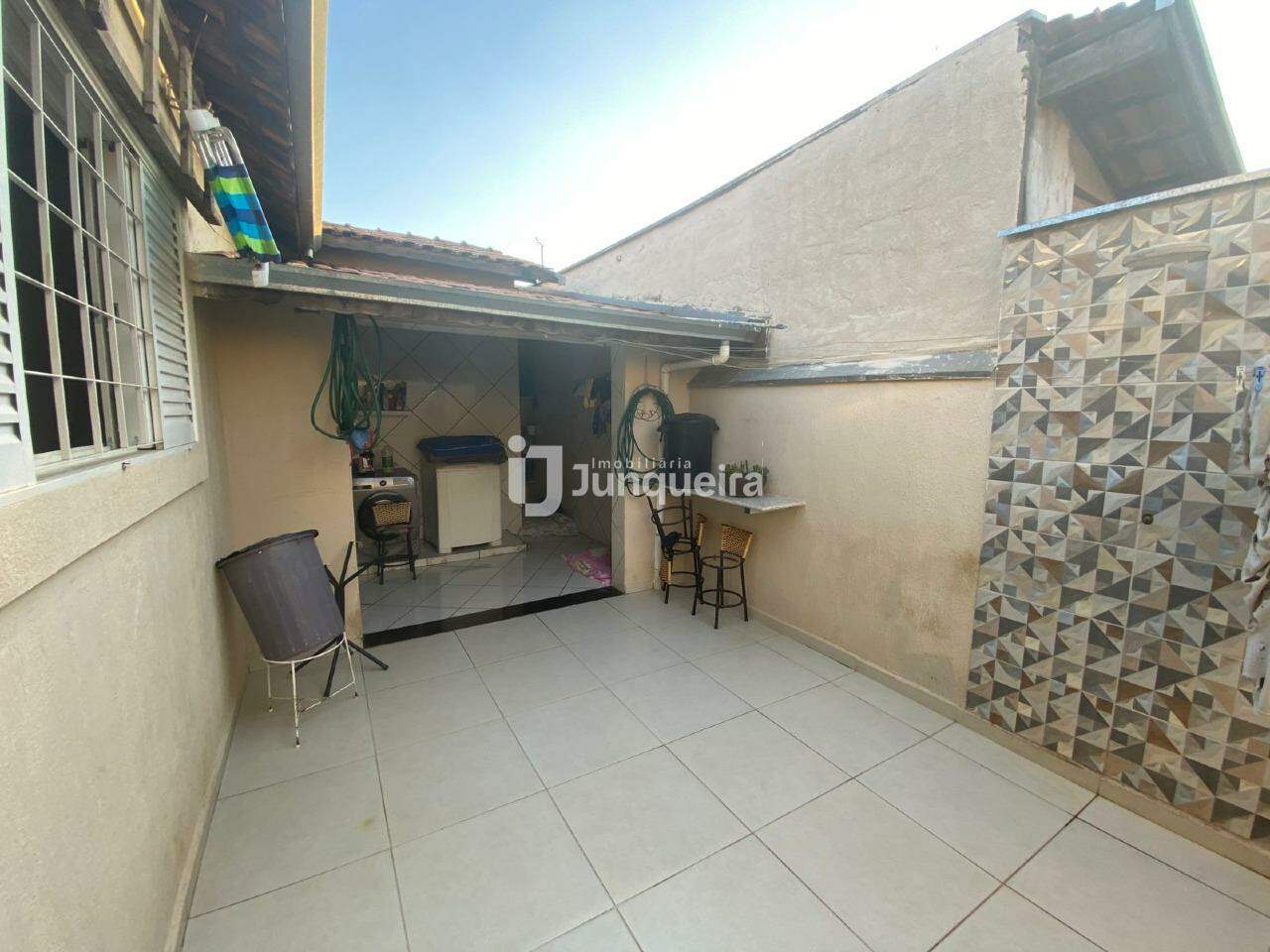 Casa à venda, 2 quartos, sendo 1 suíte, 2 vagas, no bairro Conjunto Residencial Mário Dedini em Piracicaba - SP