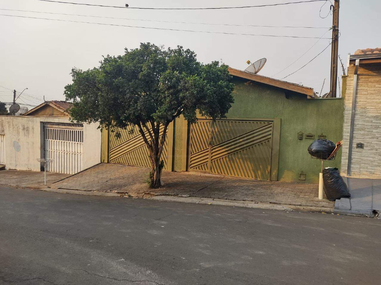 Casa à venda, 3 quartos, 2 vagas, no bairro Jardim Santo Antônio em Rio das Pedras - SP